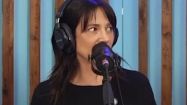 Asia Argento è stata rapita dagli alieni: “Mi hanno aperto la..