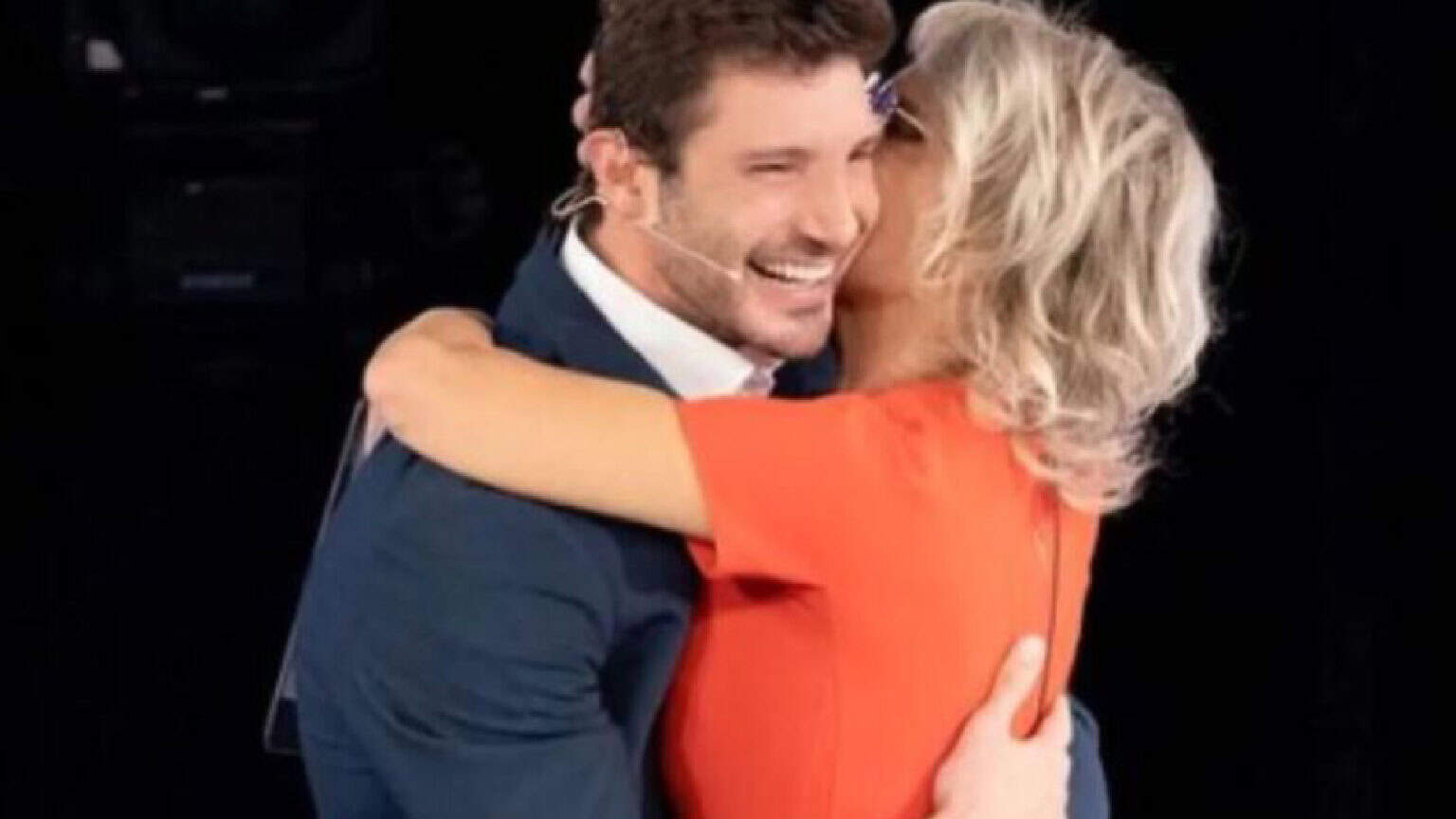 “C’è Posta per Te”, momento inaspettato: Maria De Filippi e la frase svelata a Stefano